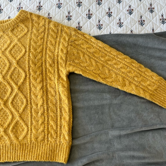 Daily Drills Butter Yellow Sweater !!! - Picture 2 of 5
